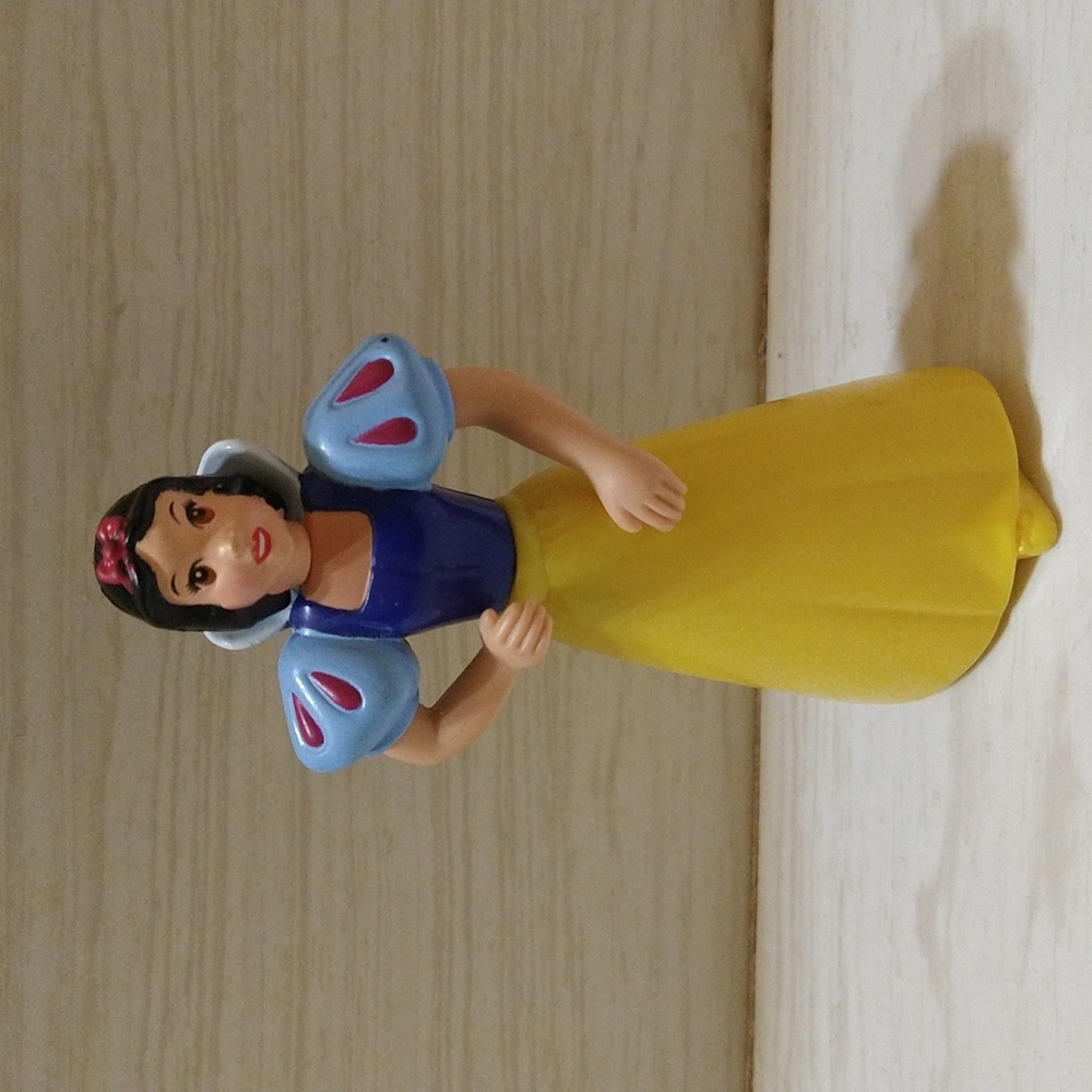 Vintage Snow White Disney Character Small Princess Plastic Action Figure
